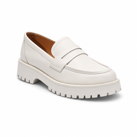 mocassins femme blanc en cuir plateforme vue solo sur fond blanc
