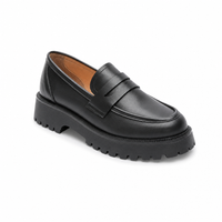 mocassins femme noir en cuir plateforme vue solo sur fond blanc