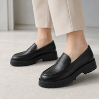mocassins femme noir en cuir plateforme détail porté aux pieds