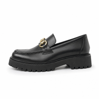 mocassins femme noir à chaînette à chaîne vue de côté