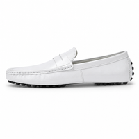 mocassins homme blanc verni en cuir vue de côté