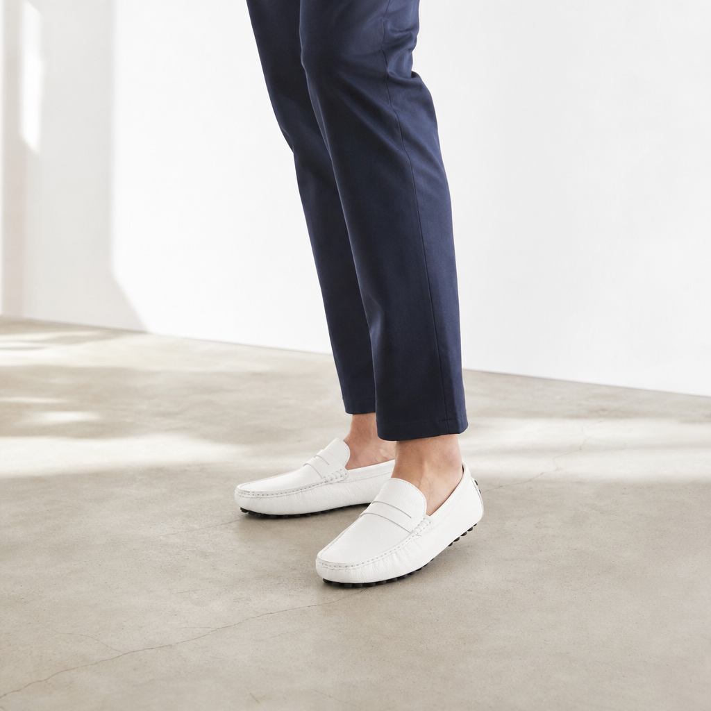 mocassins homme blanc verni en cuir photo lifestyle portée